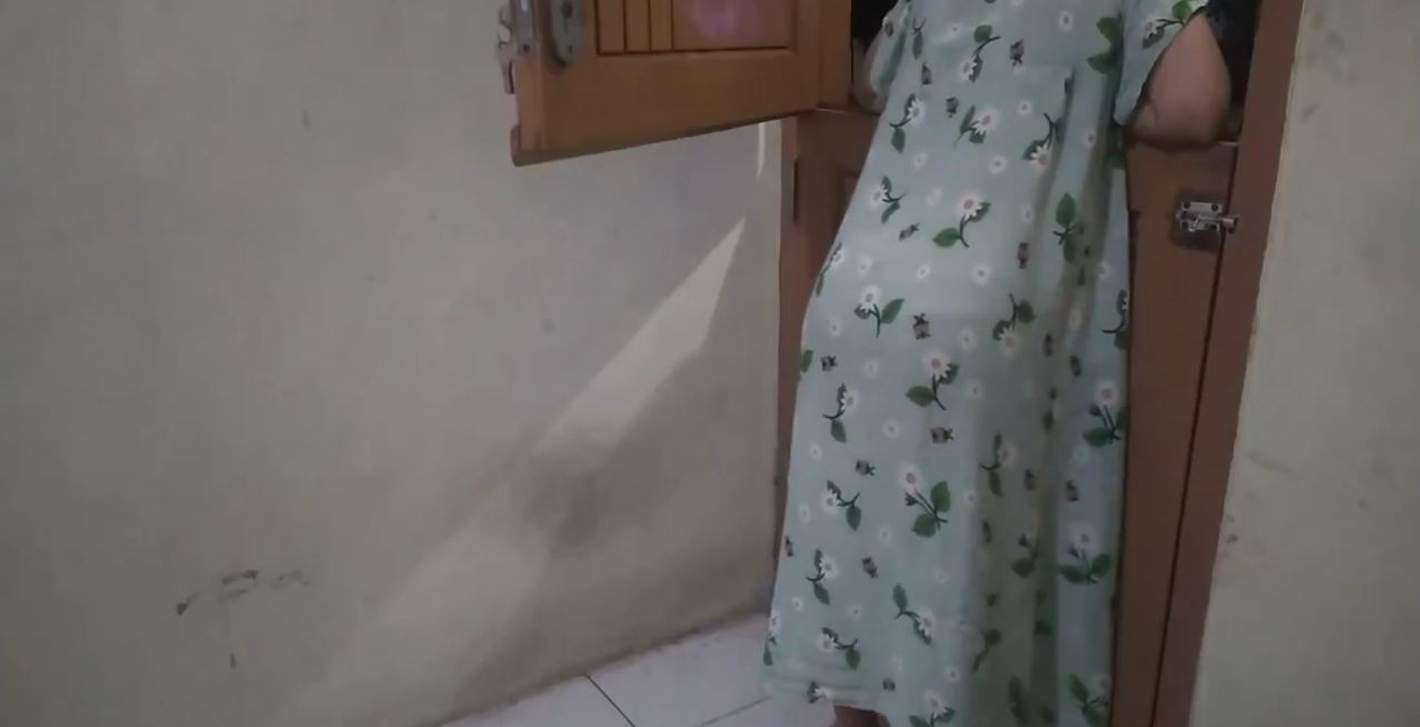 Cewe Ini Cek Dulus Situasi Di Luar Sebelum Main Mantap Mantap