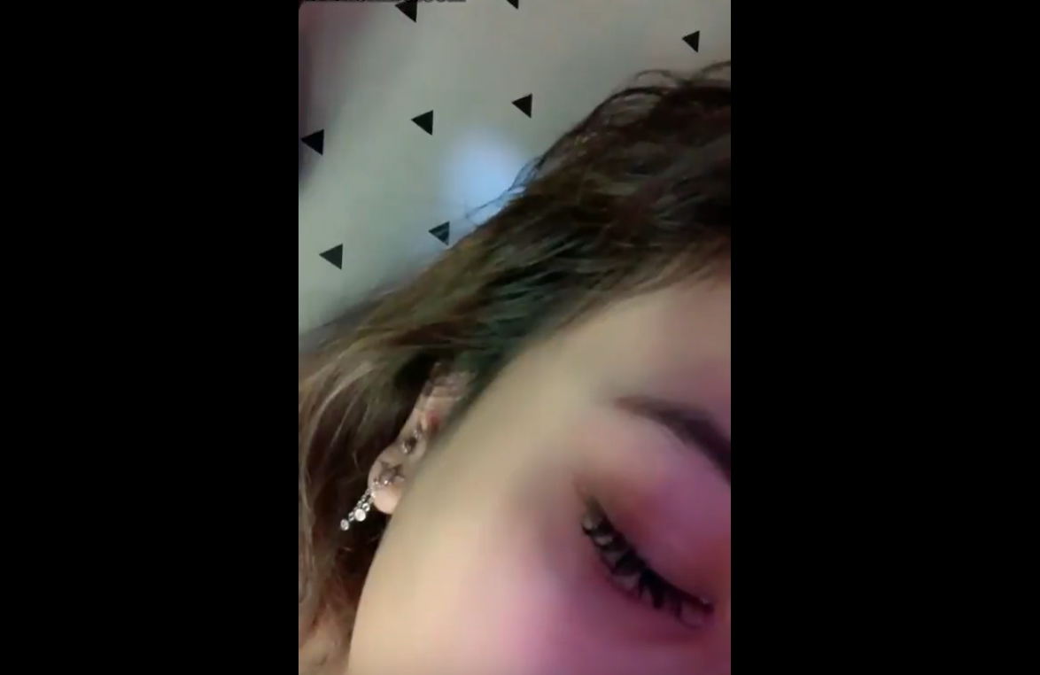 Pasti Bikin Mimisan Yang Nonton Gadis Cantik Bibir Merah Merona Asik Live Mainin Gunung Nya Yang Mulus