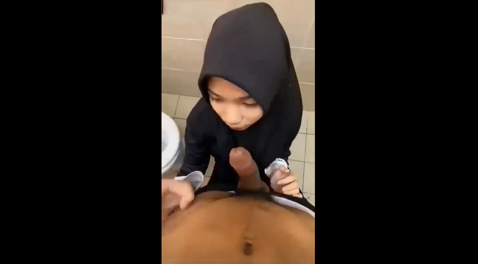 Viral Indo Cewe Jilbab Main Di Toilet Umum Jangan Berisik Ayang Nanti Ketauan